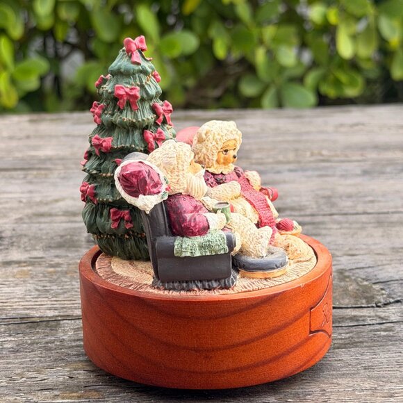 Robert Raikes Santa & Mrs Claus Bears Music Box Plays Here Comes Santa Claus Vtg - Picture 8 of 13